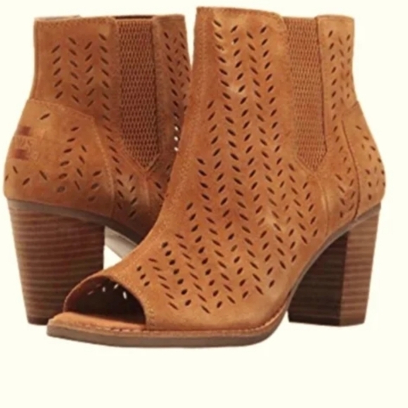 Toms Shoes - Toms toffee brown suede peep toe block heel ankle boots sz 7